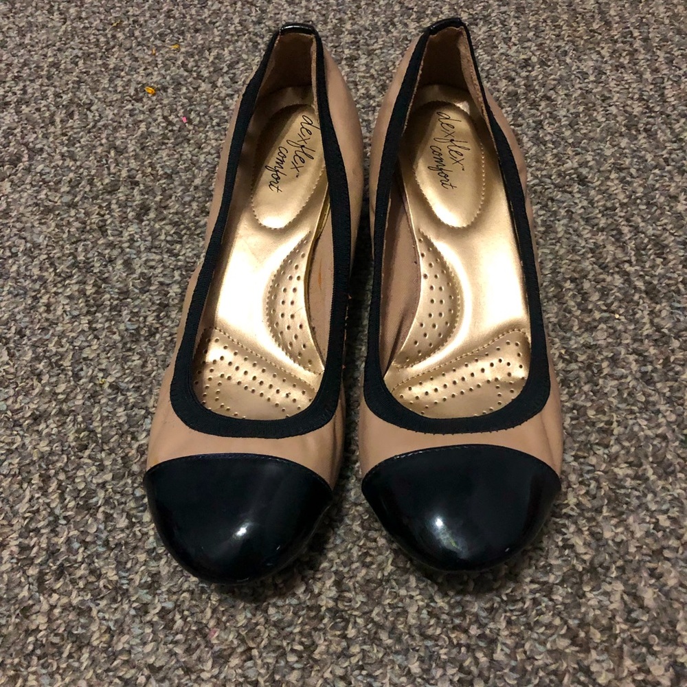 Tan & black wedged flats